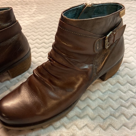 Pikolinos Zippered Slouch Stacked Heeled Ankle Bootie Buttery Soft Leather - Picture 3 of 16